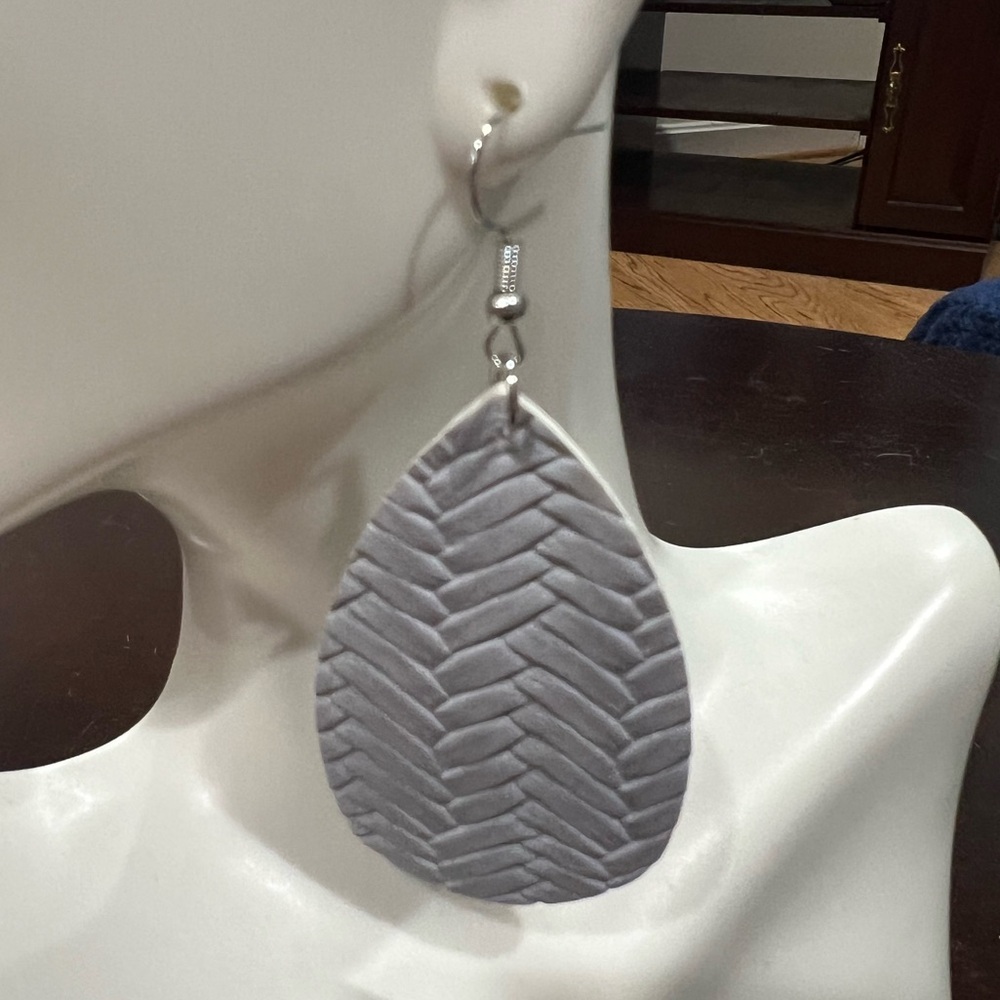 Textured tear drop earrings